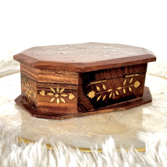 Vintage Wood Trinket Box with Brass Inlay - Picture 4 of 14